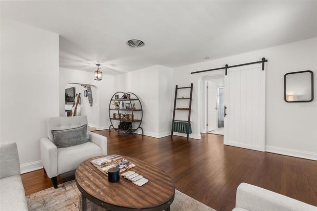 21 E YALE STREET, Orlando, FL 32804