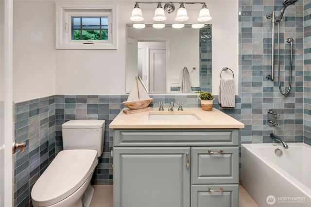 7616 SE 37th Place, Mercer Island, WA 98040