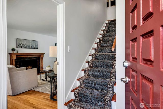 7616 SE 37th Place, Mercer Island, WA 98040