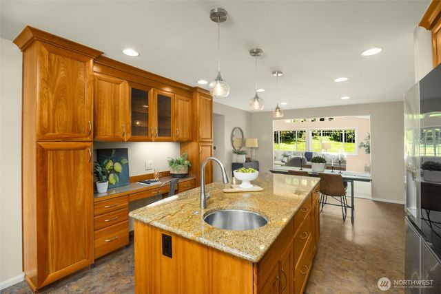 7616 SE 37th Place, Mercer Island, WA 98040
