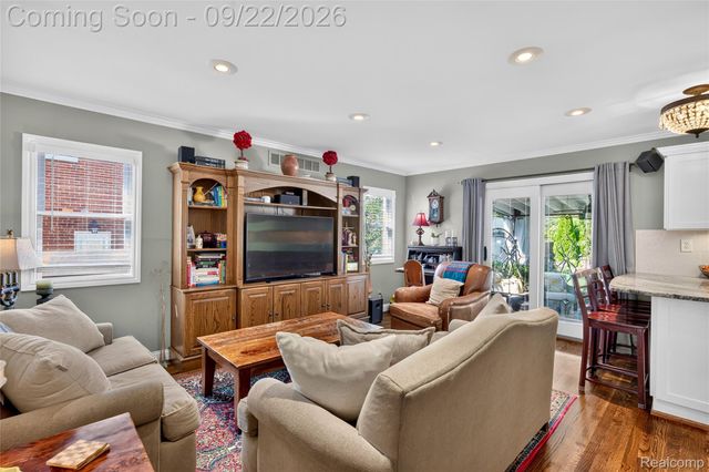20645 Vernier Circle, Grosse Pointe Woods, MI 48236