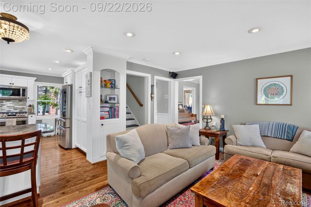 20645 Vernier Circle, Grosse Pointe Woods, MI 48236