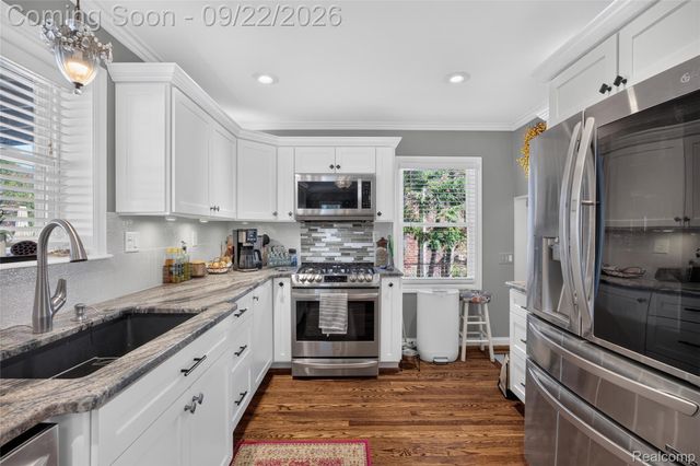 20645 Vernier Circle, Grosse Pointe Woods, MI 48236