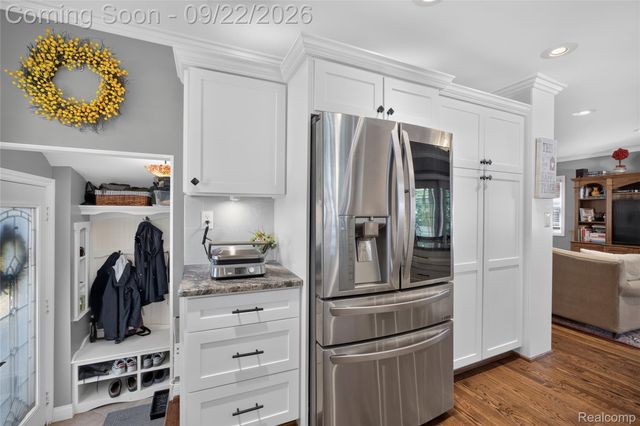 20645 Vernier Circle, Grosse Pointe Woods, MI 48236