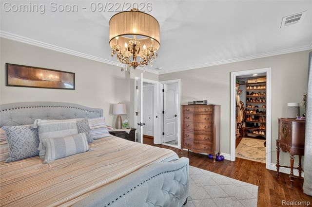 20645 Vernier Circle, Grosse Pointe Woods, MI 48236