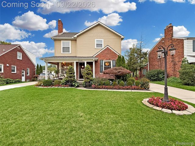 20645 Vernier Circle, Grosse Pointe Woods, MI 48236