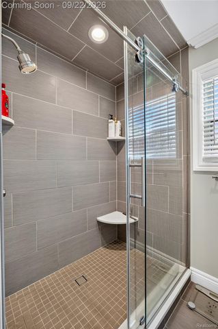 20645 Vernier Circle, Grosse Pointe Woods, MI 48236