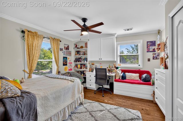 20645 Vernier Circle, Grosse Pointe Woods, MI 48236