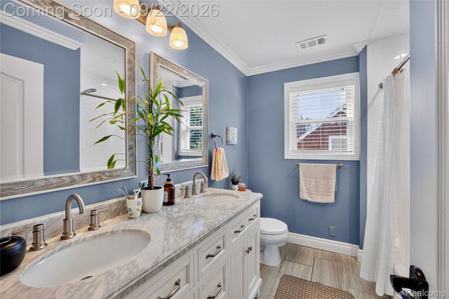 20645 Vernier Circle, Grosse Pointe Woods, MI 48236