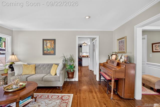 20645 Vernier Circle, Grosse Pointe Woods, MI 48236