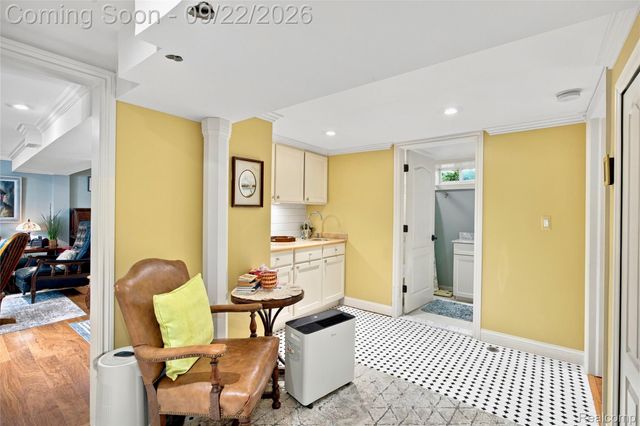 20645 Vernier Circle, Grosse Pointe Woods, MI 48236