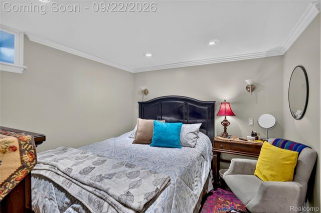 20645 Vernier Circle, Grosse Pointe Woods, MI 48236