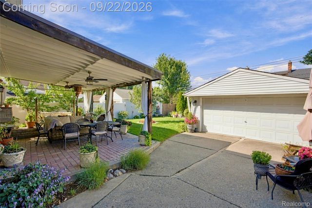 20645 Vernier Circle, Grosse Pointe Woods, MI 48236