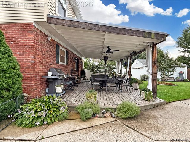 20645 Vernier Circle, Grosse Pointe Woods, MI 48236