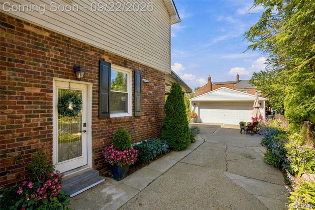20645 Vernier Circle, Grosse Pointe Woods, MI 48236