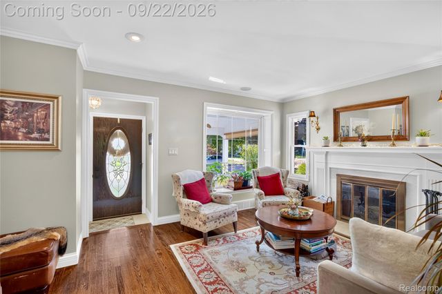 20645 Vernier Circle, Grosse Pointe Woods, MI 48236