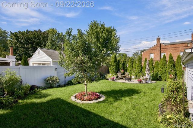 20645 Vernier Circle, Grosse Pointe Woods, MI 48236