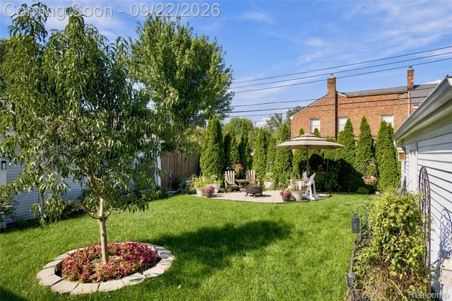 20645 Vernier Circle, Grosse Pointe Woods, MI 48236