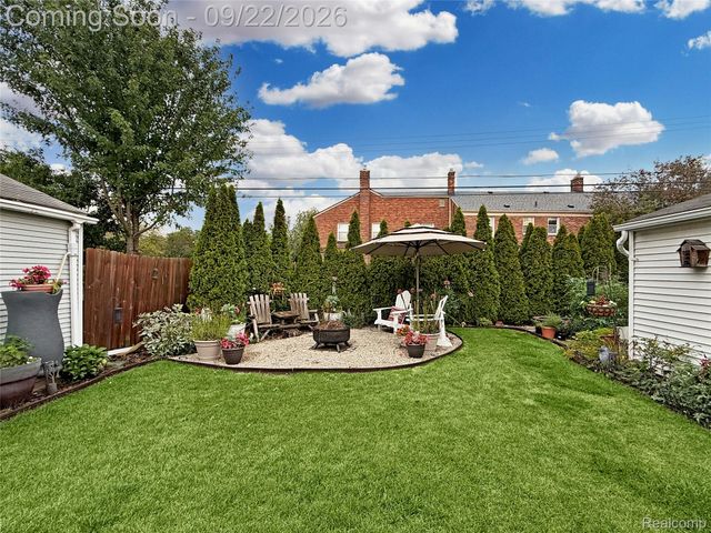 20645 Vernier Circle, Grosse Pointe Woods, MI 48236