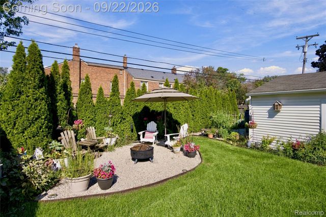 20645 Vernier Circle, Grosse Pointe Woods, MI 48236