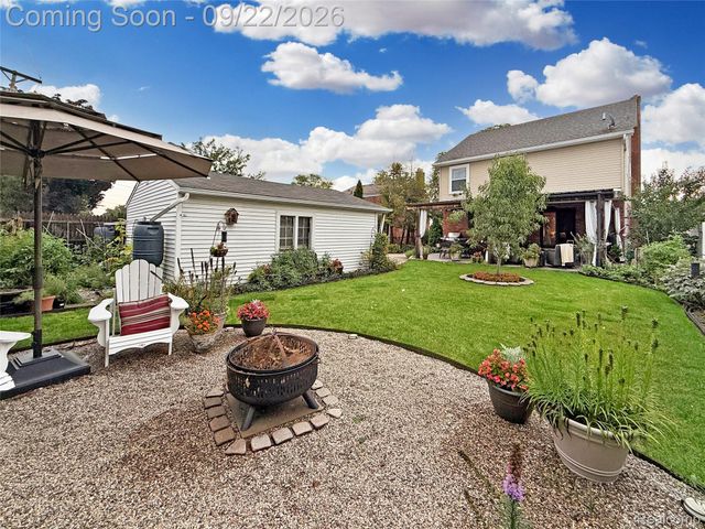20645 Vernier Circle, Grosse Pointe Woods, MI 48236