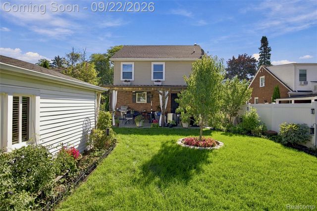 20645 Vernier Circle, Grosse Pointe Woods, MI 48236