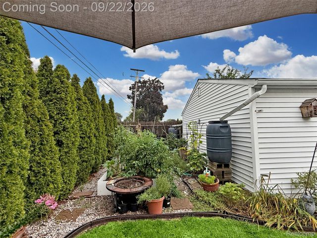 20645 Vernier Circle, Grosse Pointe Woods, MI 48236