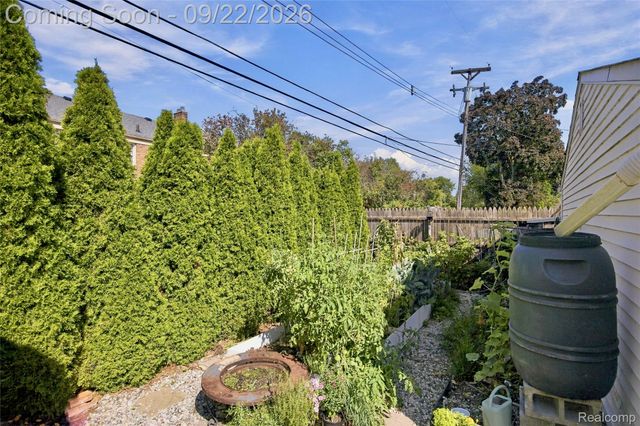 20645 Vernier Circle, Grosse Pointe Woods, MI 48236