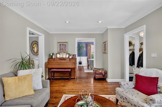 20645 Vernier Circle, Grosse Pointe Woods, MI 48236