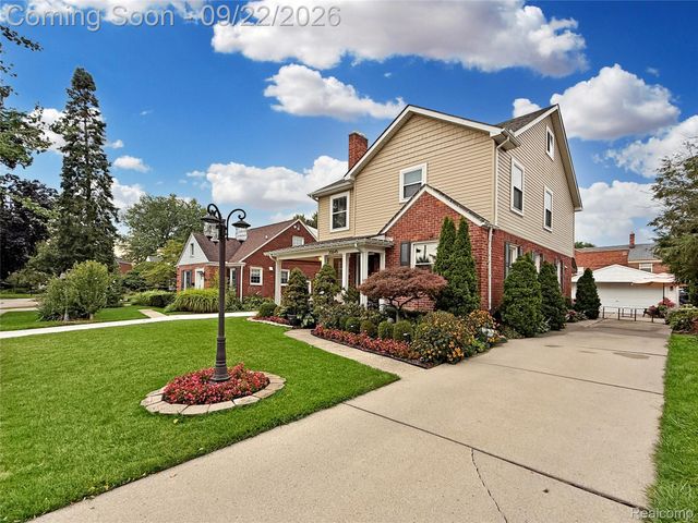 20645 Vernier Circle, Grosse Pointe Woods, MI 48236