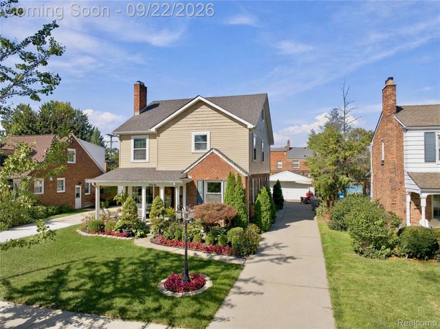 20645 Vernier Circle, Grosse Pointe Woods, MI 48236