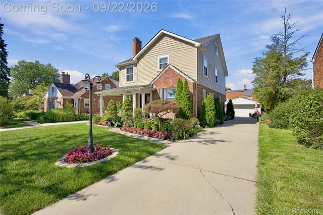 20645 Vernier Circle, Grosse Pointe Woods, MI 48236