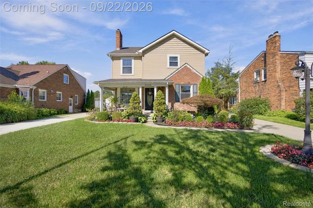 20645 Vernier Circle, Grosse Pointe Woods, MI 48236