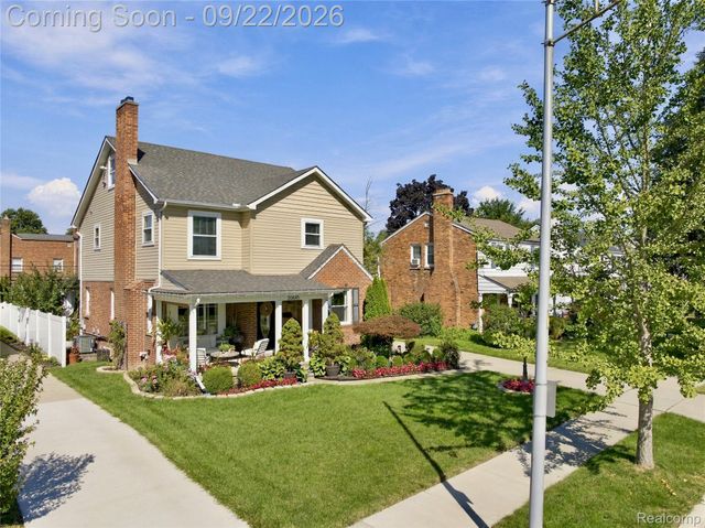 20645 Vernier Circle, Grosse Pointe Woods, MI 48236