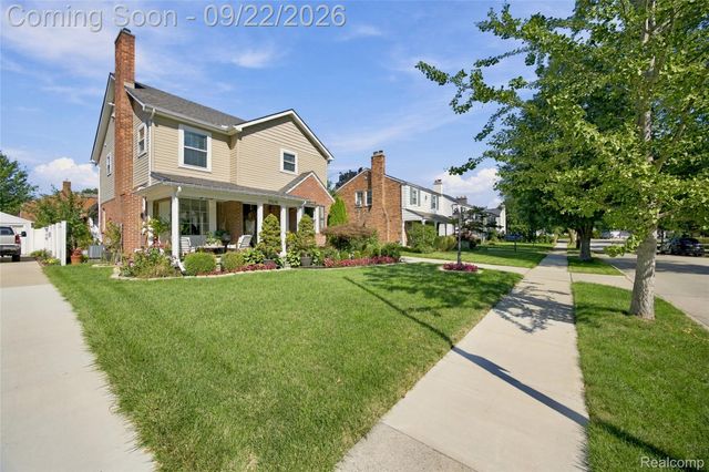 20645 Vernier Circle, Grosse Pointe Woods, MI 48236
