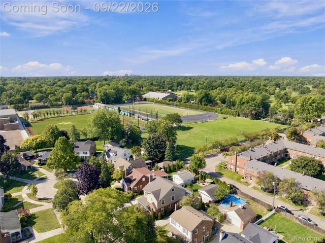 20645 Vernier Circle, Grosse Pointe Woods, MI 48236