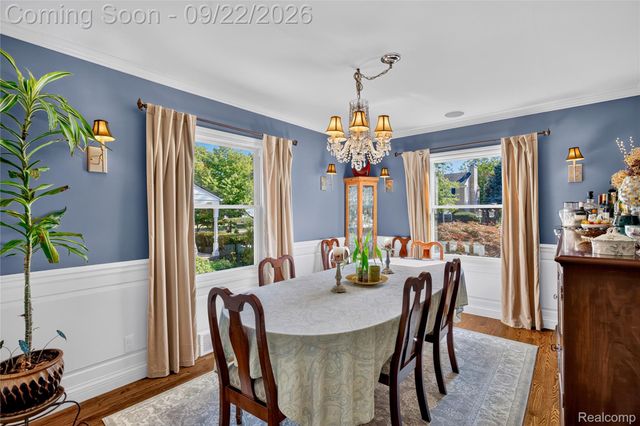 20645 Vernier Circle, Grosse Pointe Woods, MI 48236