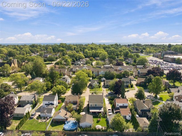 20645 Vernier Circle, Grosse Pointe Woods, MI 48236