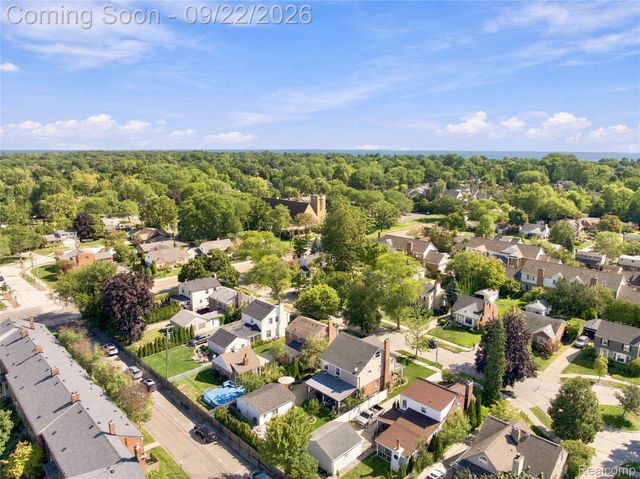 20645 Vernier Circle, Grosse Pointe Woods, MI 48236