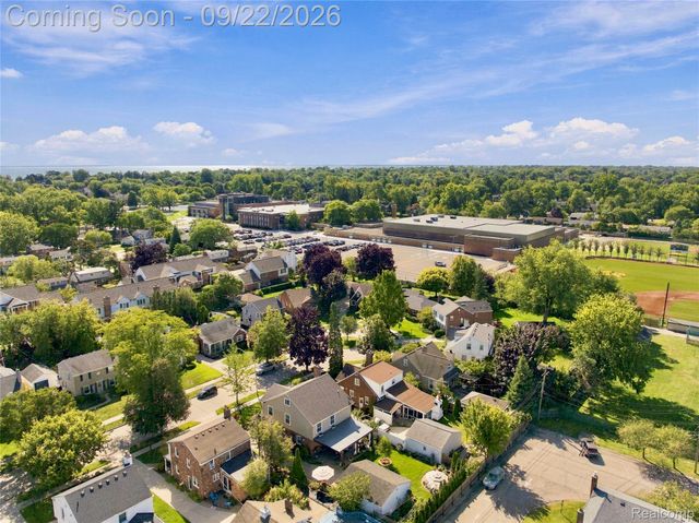 20645 Vernier Circle, Grosse Pointe Woods, MI 48236