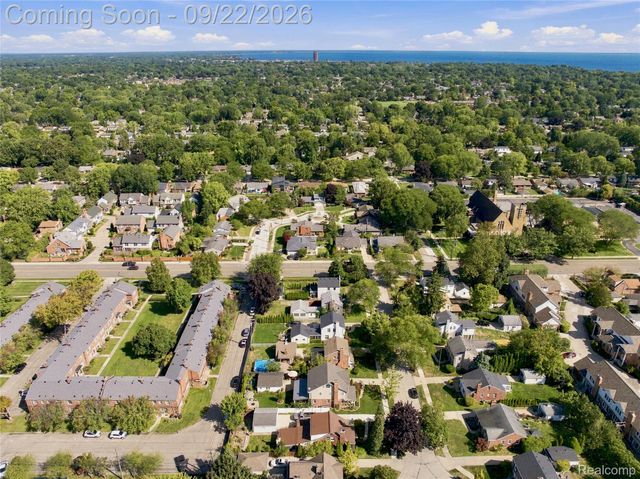 20645 Vernier Circle, Grosse Pointe Woods, MI 48236