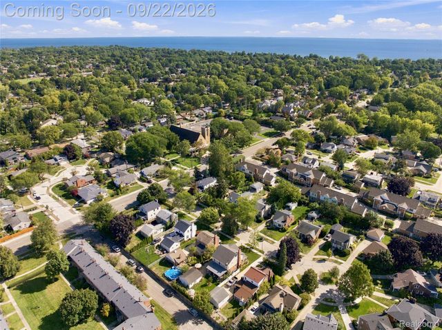20645 Vernier Circle, Grosse Pointe Woods, MI 48236