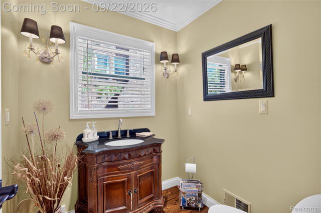20645 Vernier Circle, Grosse Pointe Woods, MI 48236