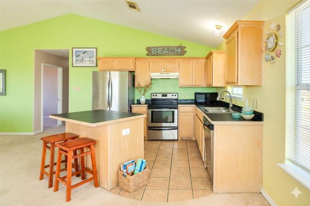 118 Lindrose Street, Freeport, TX 77541