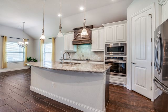 426 Summer Grove Drive, Midlothian, TX 76065