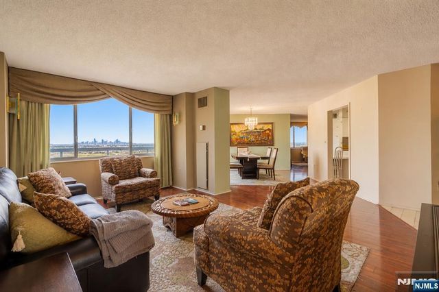 2006 Harmon Cove Tower, Secaucus, NJ 07094