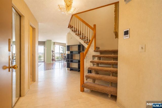 2006 Harmon Cove Tower, Secaucus, NJ 07094