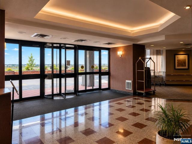 2006 Harmon Cove Tower, Secaucus, NJ 07094
