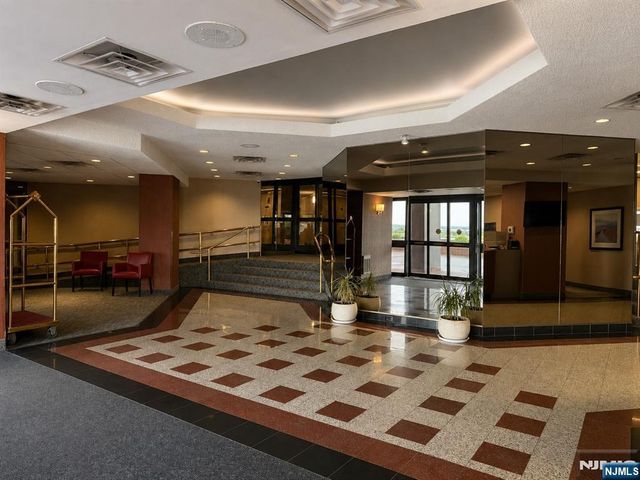 2006 Harmon Cove Tower, Secaucus, NJ 07094
