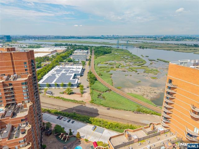 2006 Harmon Cove Tower, Secaucus, NJ 07094